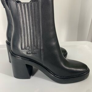 Tory Burch Logo Chelsea Boots Black Leather Block Heel Ankle Boot SZ 7
